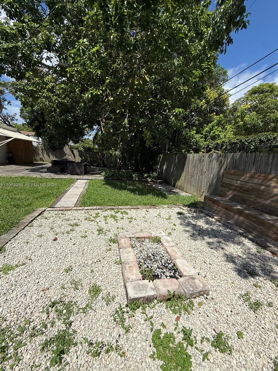 235 NE 46th St Miami, FL 33137