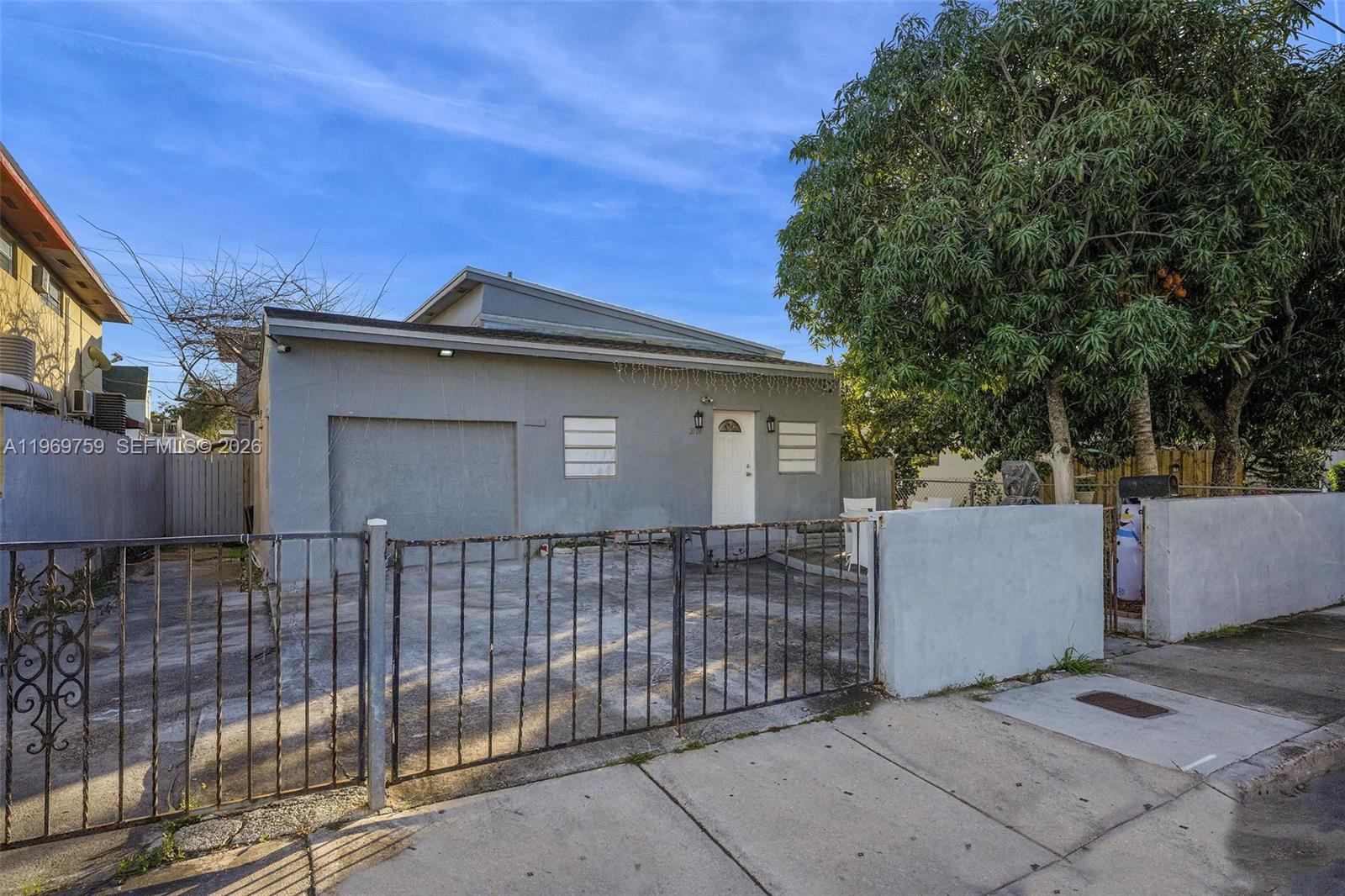 2104 NW 1st Ter Miami, FL 33125