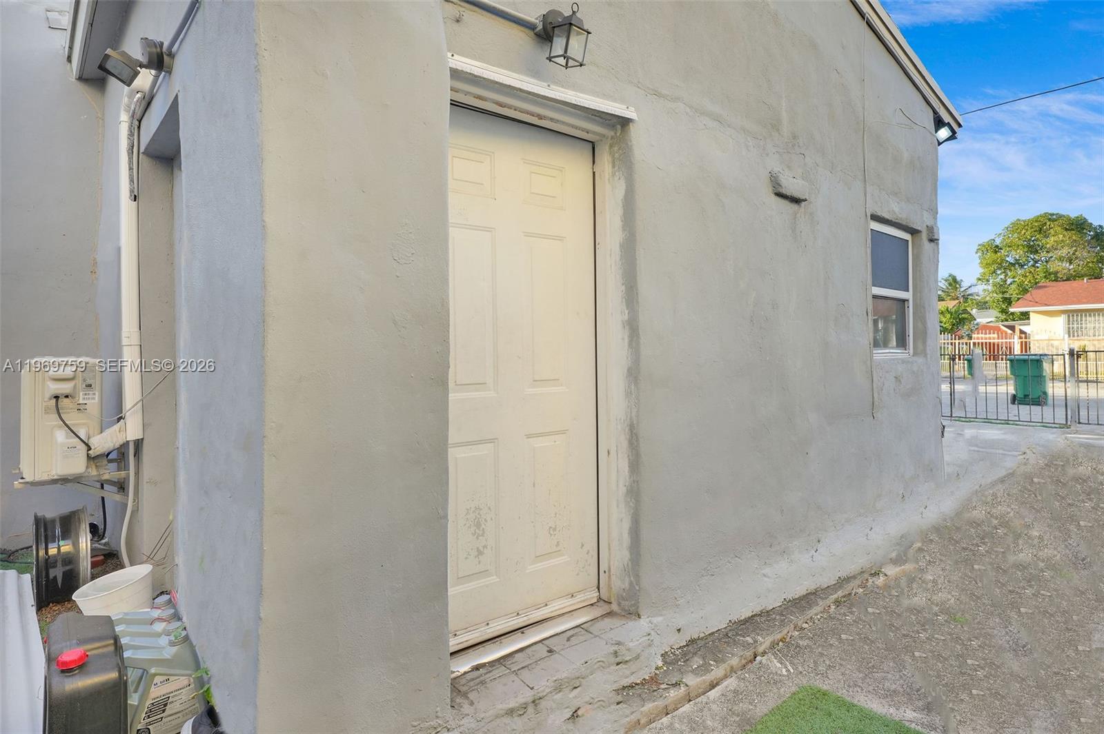 2104 NW 1st Ter Miami, FL 33125