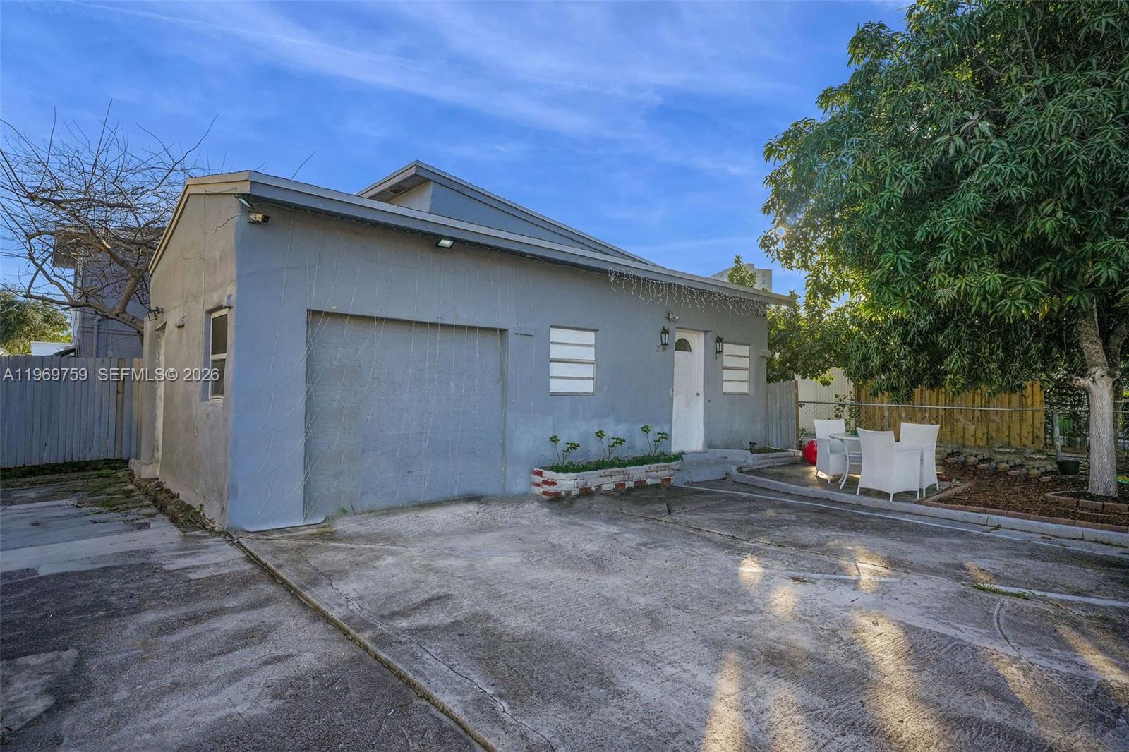 2104 NW 1st Ter Miami, FL 33125