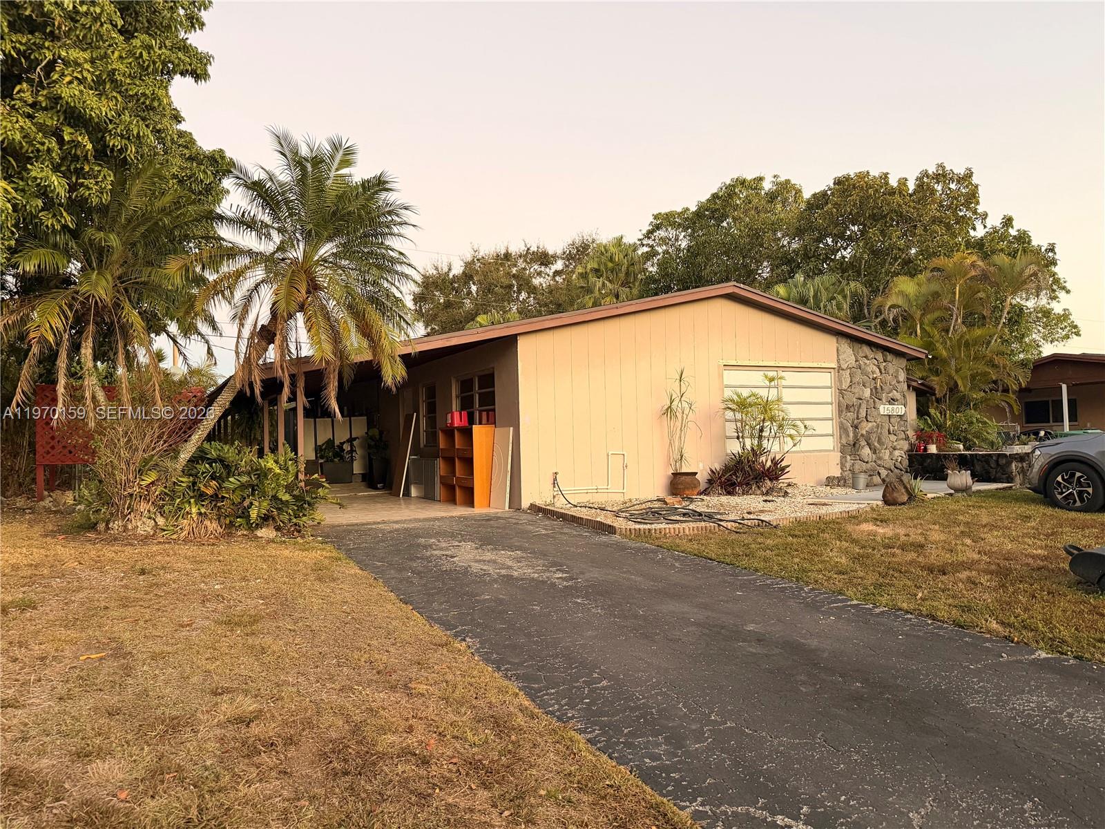 15801 SW 99th Pl Miami, FL 33157