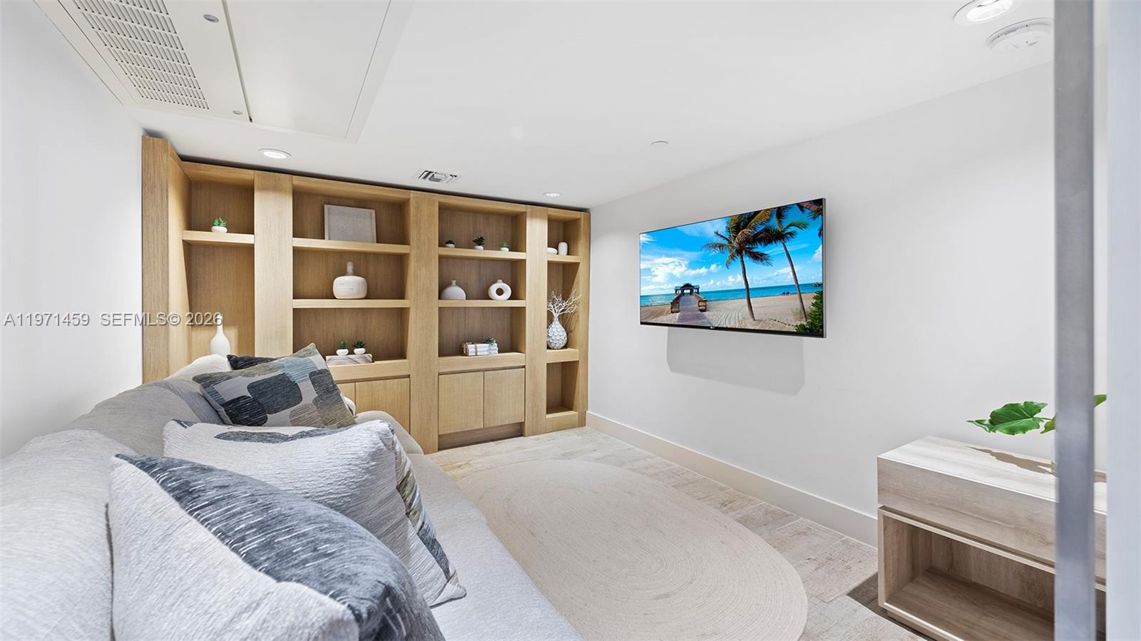 102 24th St #904 Miami Beach, FL 33139