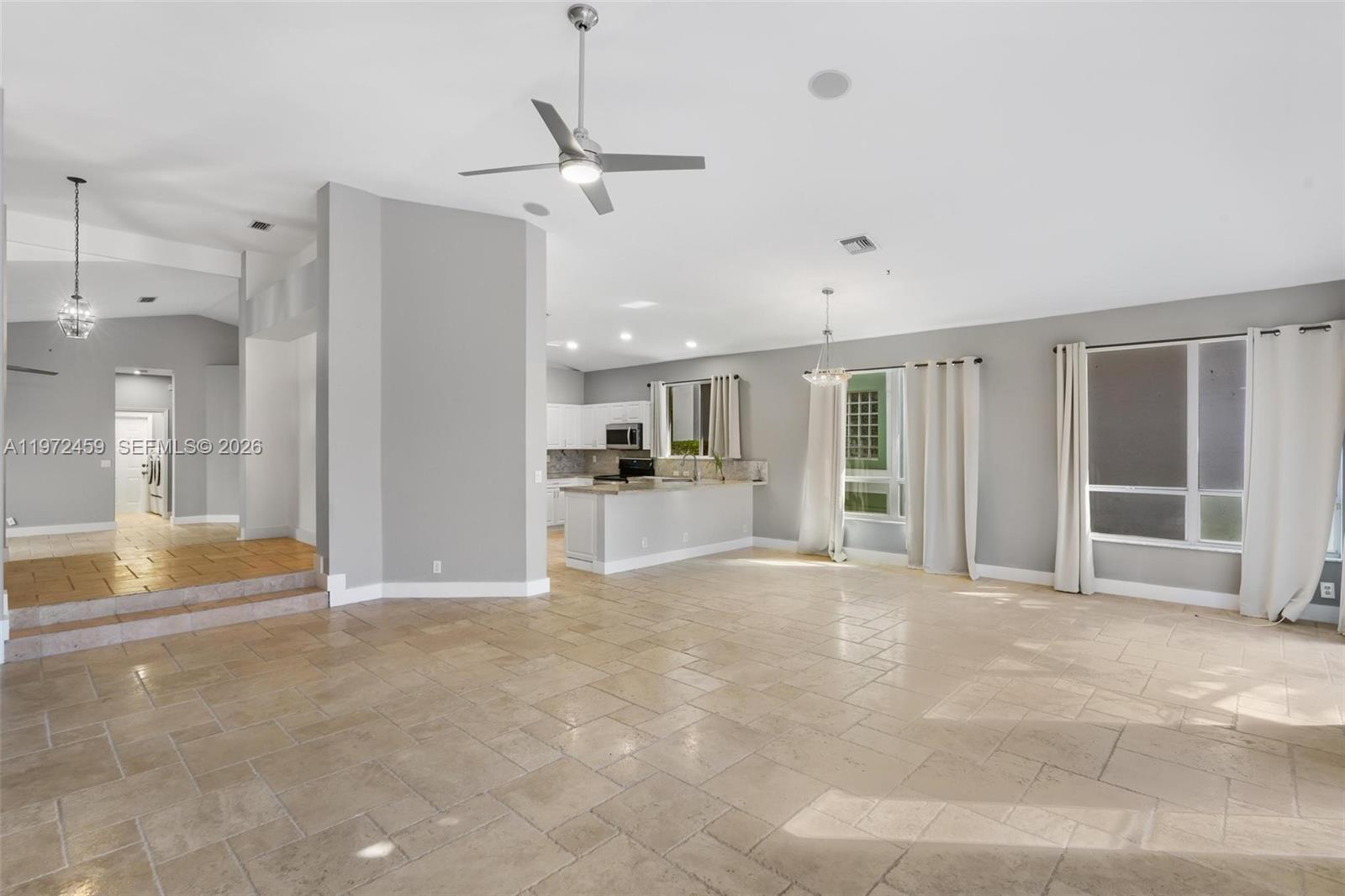 1140 W Bel Aire Dr W #1140 Pembroke Pines, FL 33027