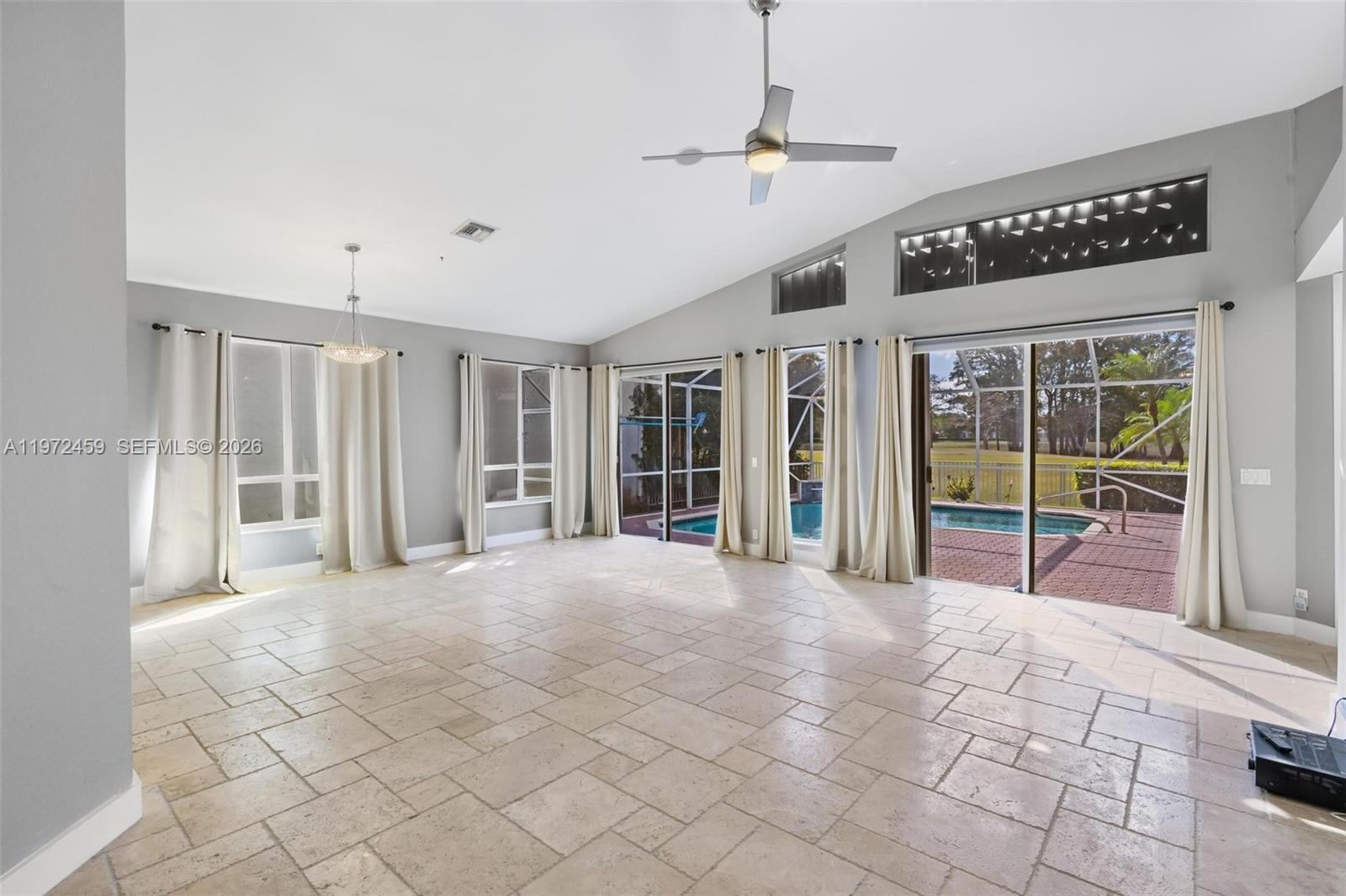 1140 W Bel Aire Dr W #1140 Pembroke Pines, FL 33027