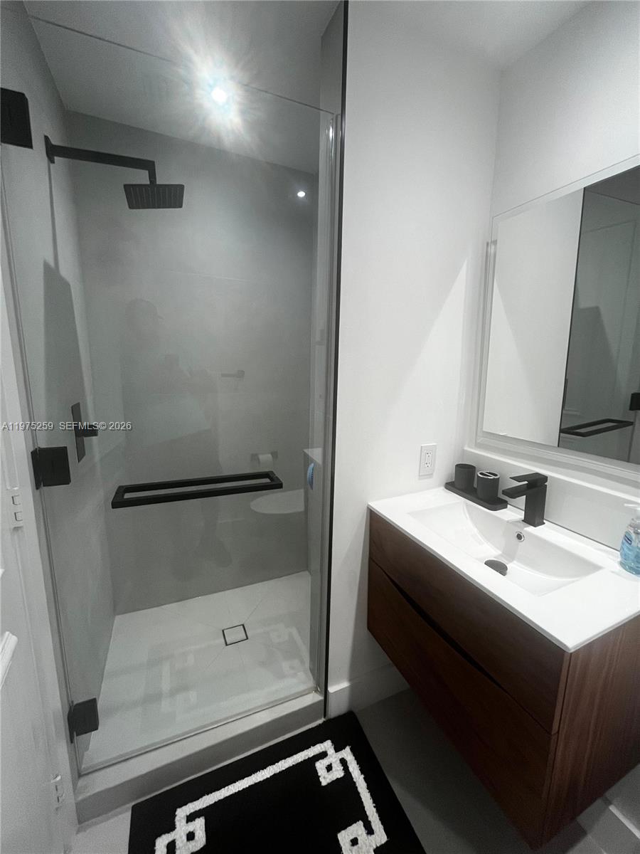 735 Crandon Blvd #303 Key Biscayne, FL 33149