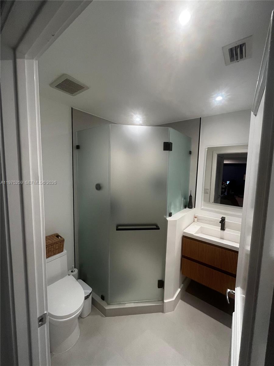 735 Crandon Blvd #303 Key Biscayne, FL 33149