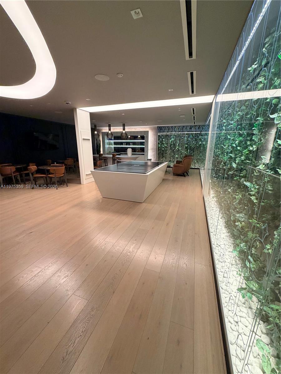 image Brickell Flatiron24