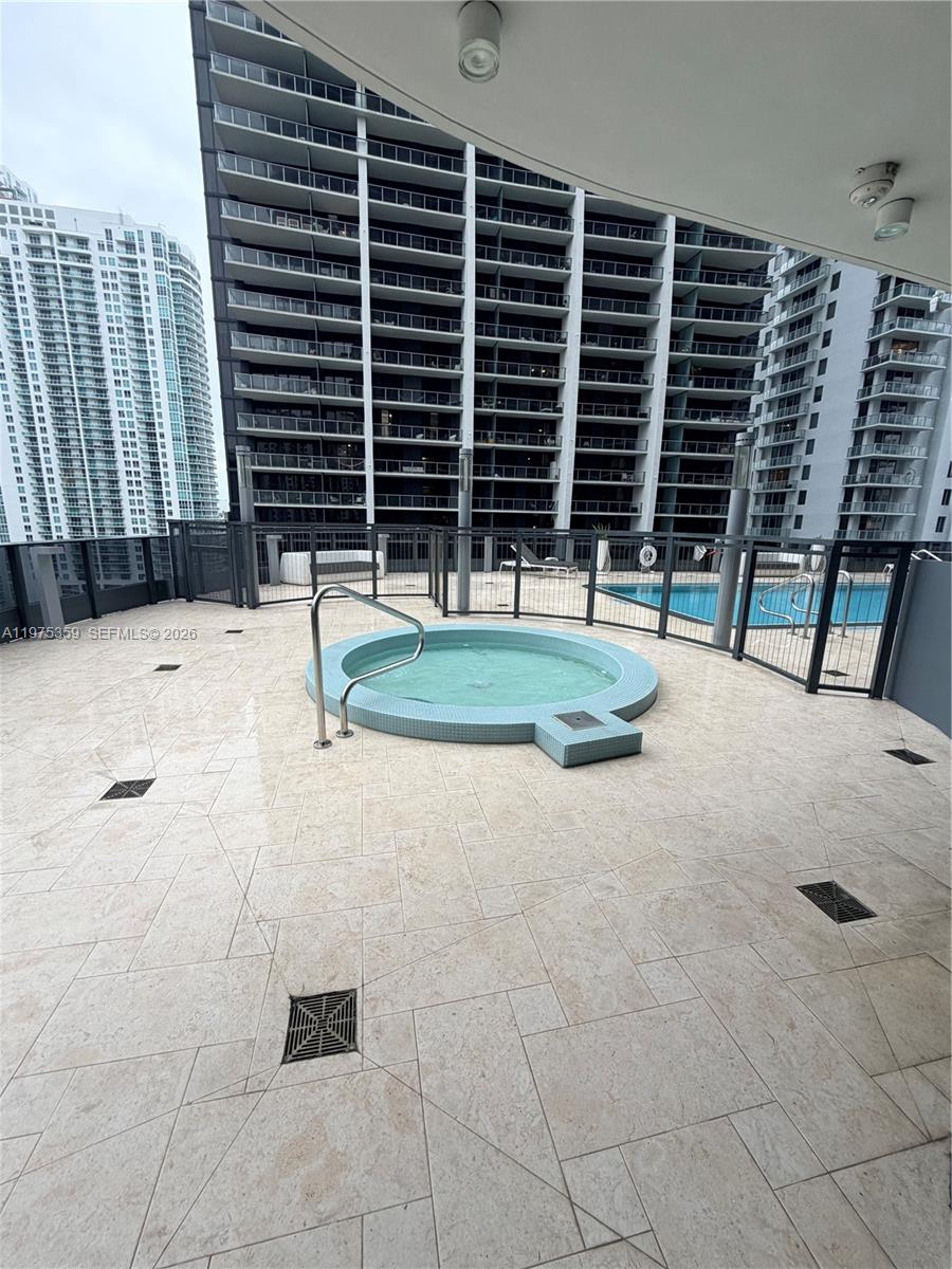 image Brickell Flatiron25