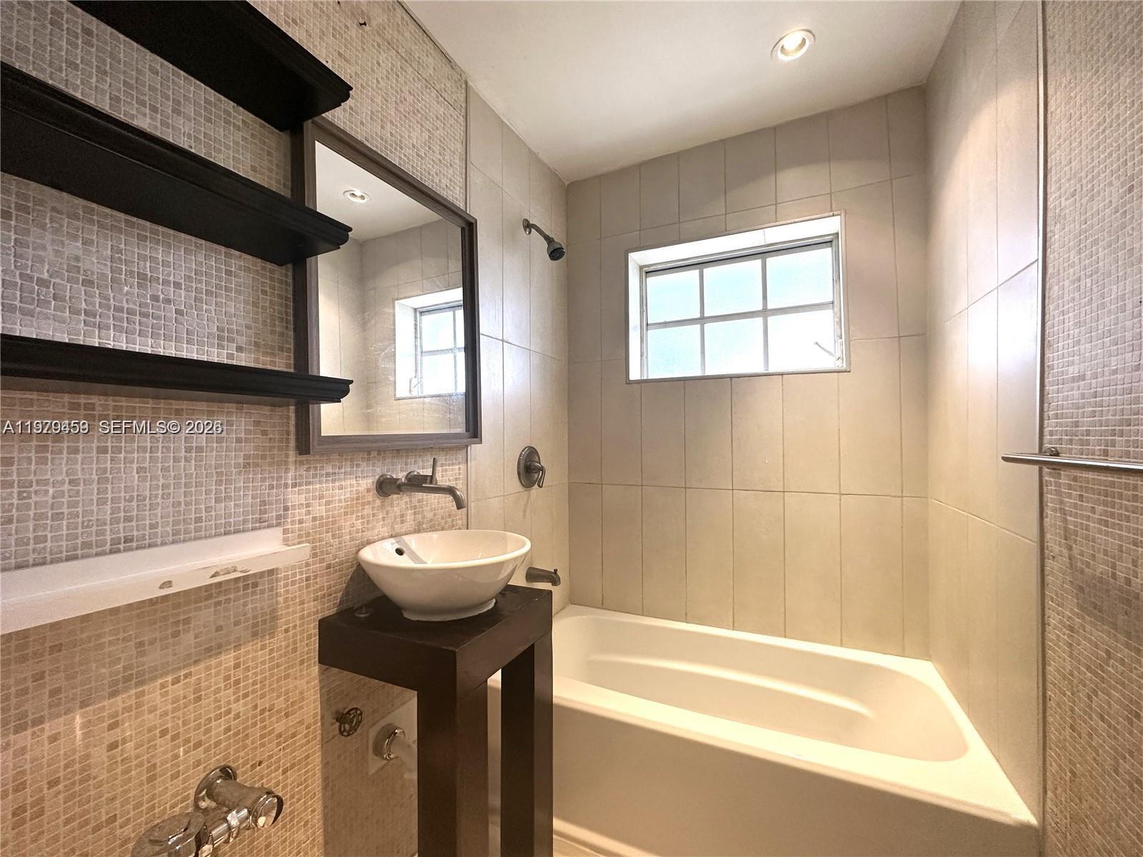 840 10th St #10 Miami Beach, FL 33139