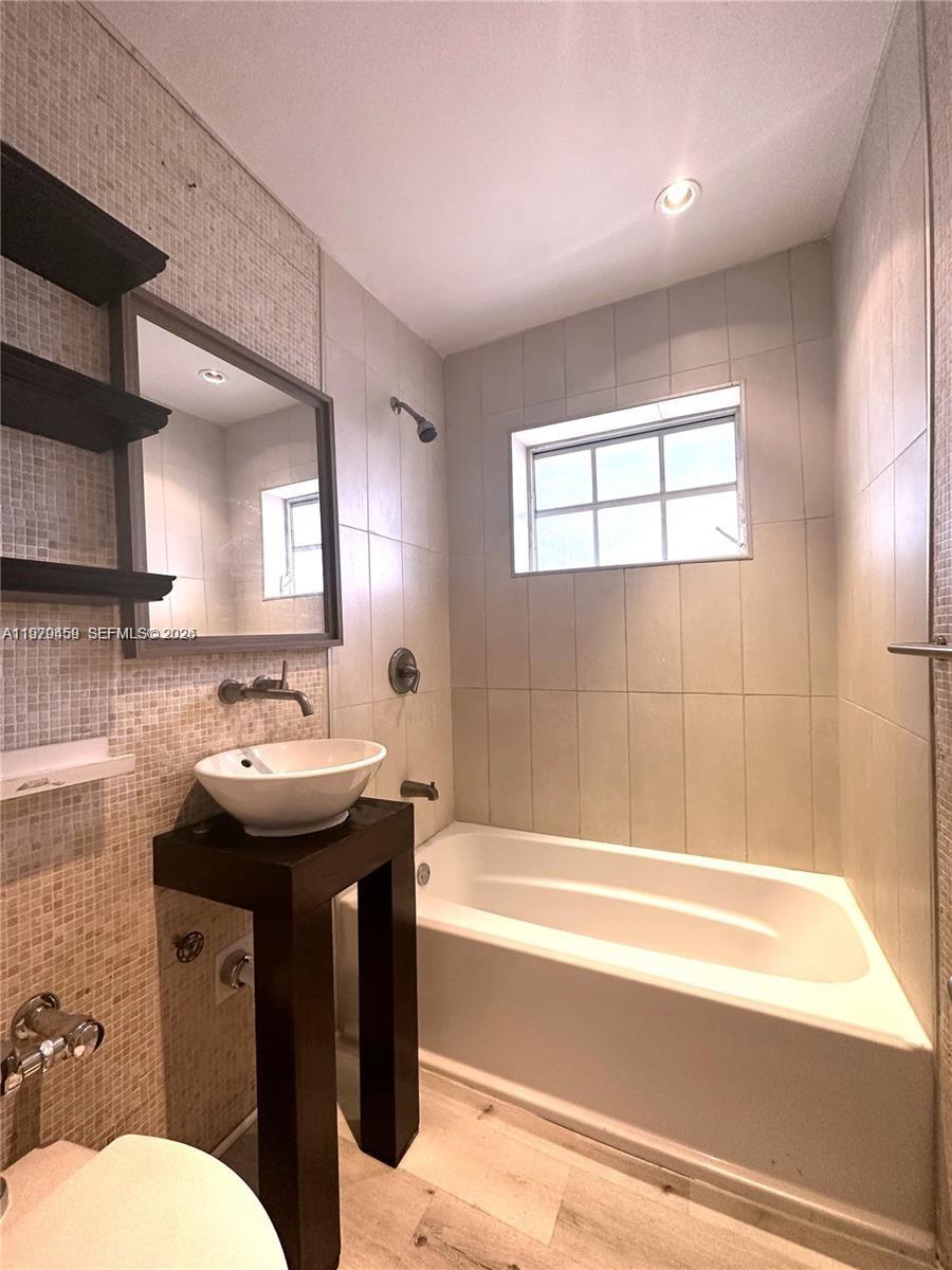 840 10th St #10 Miami Beach, FL 33139