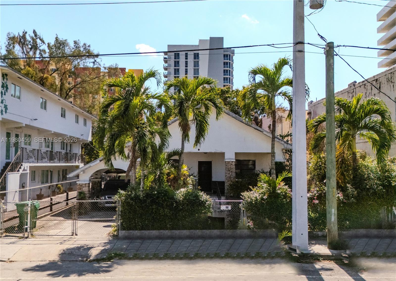 566 NW 1st St Miami, FL 33128