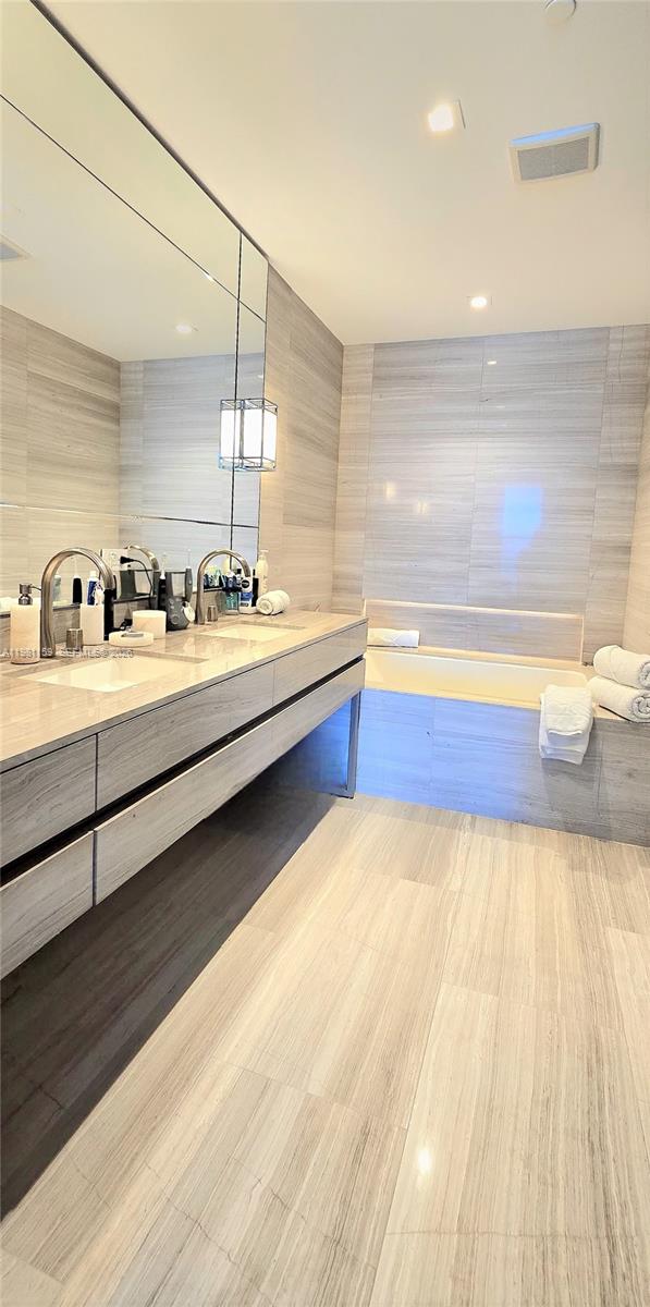 18975 Collins Ave #2504 Sunny Isles Beach, FL 33160