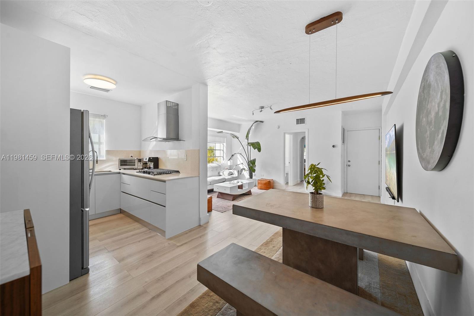 832 15th St #4 Miami Beach, FL 33139