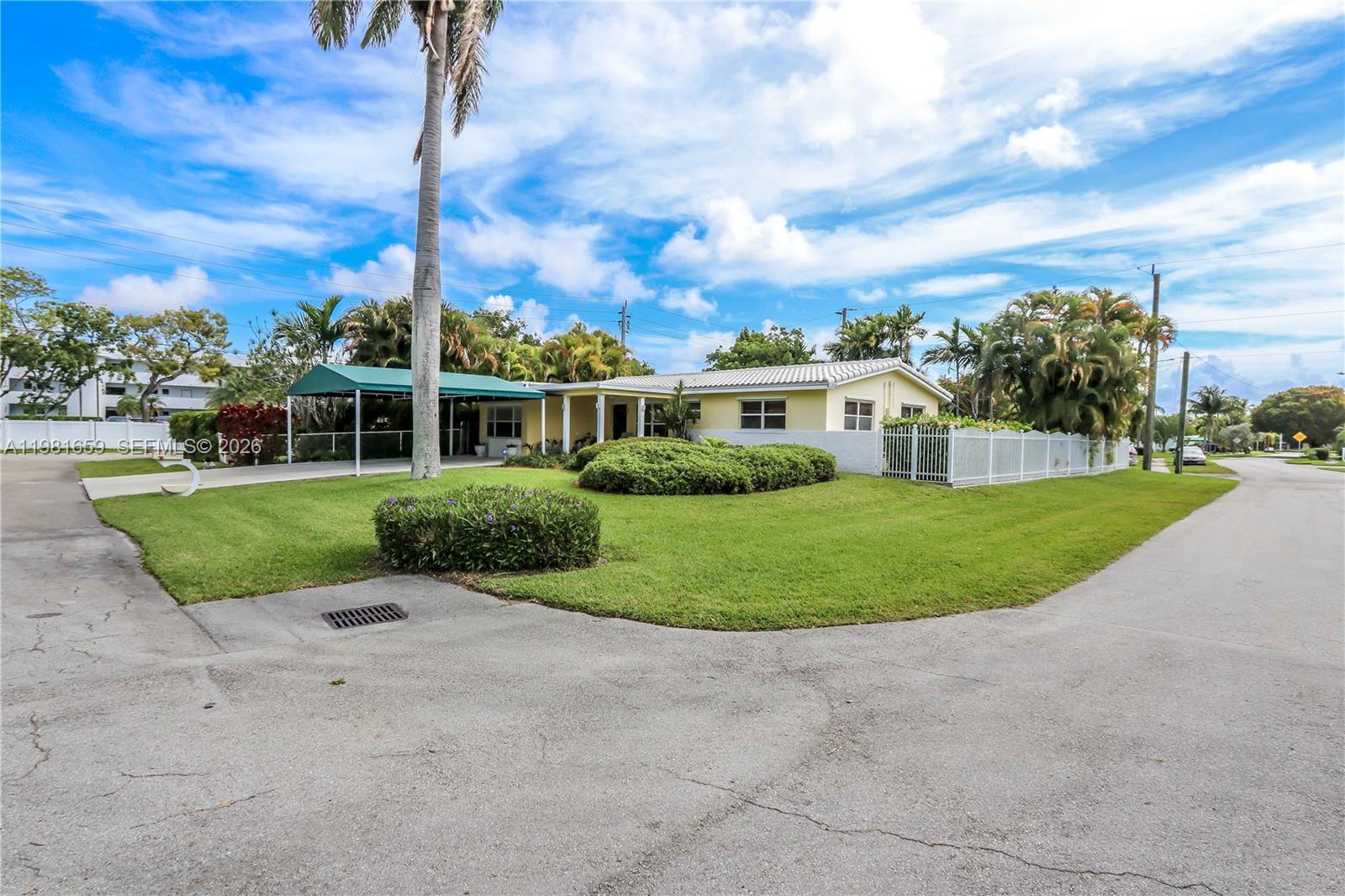 2209 N 15th Ave Hollywood, FL 33020