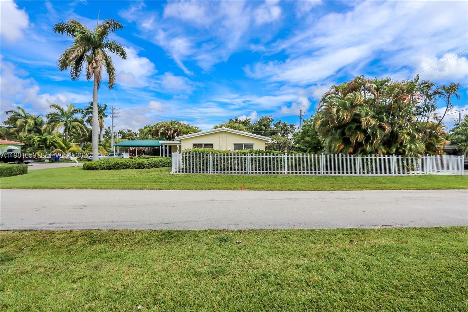 2209 N 15th Ave Hollywood, FL 33020