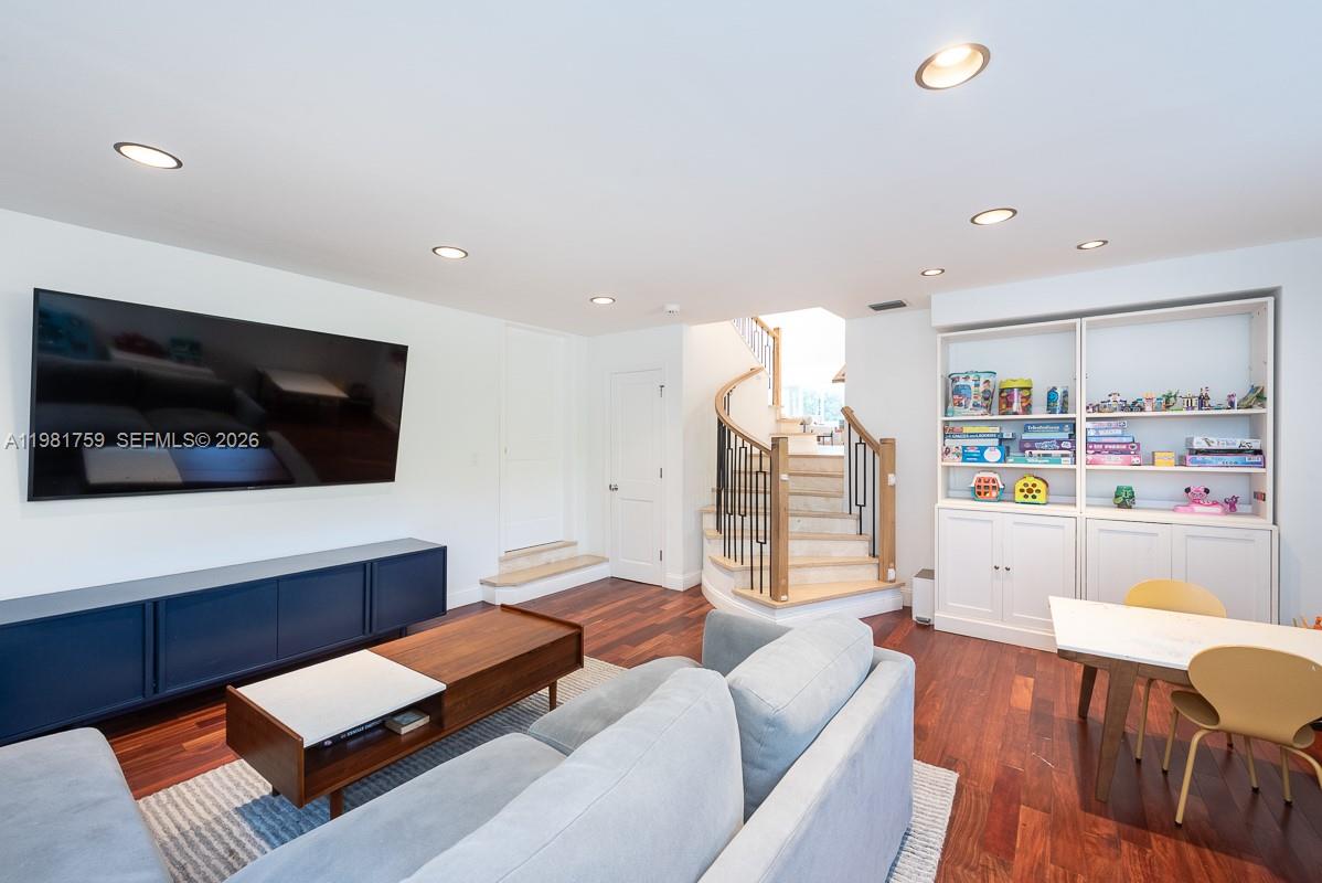 717 Benevento Ave Coral Gables, FL 33146