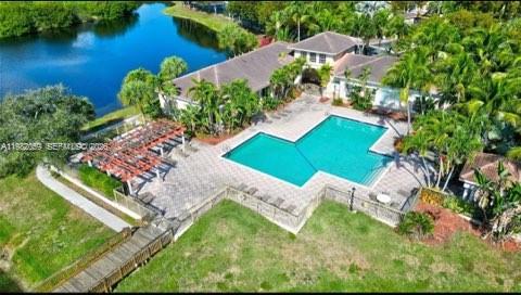 2574 Centergate Dr #201