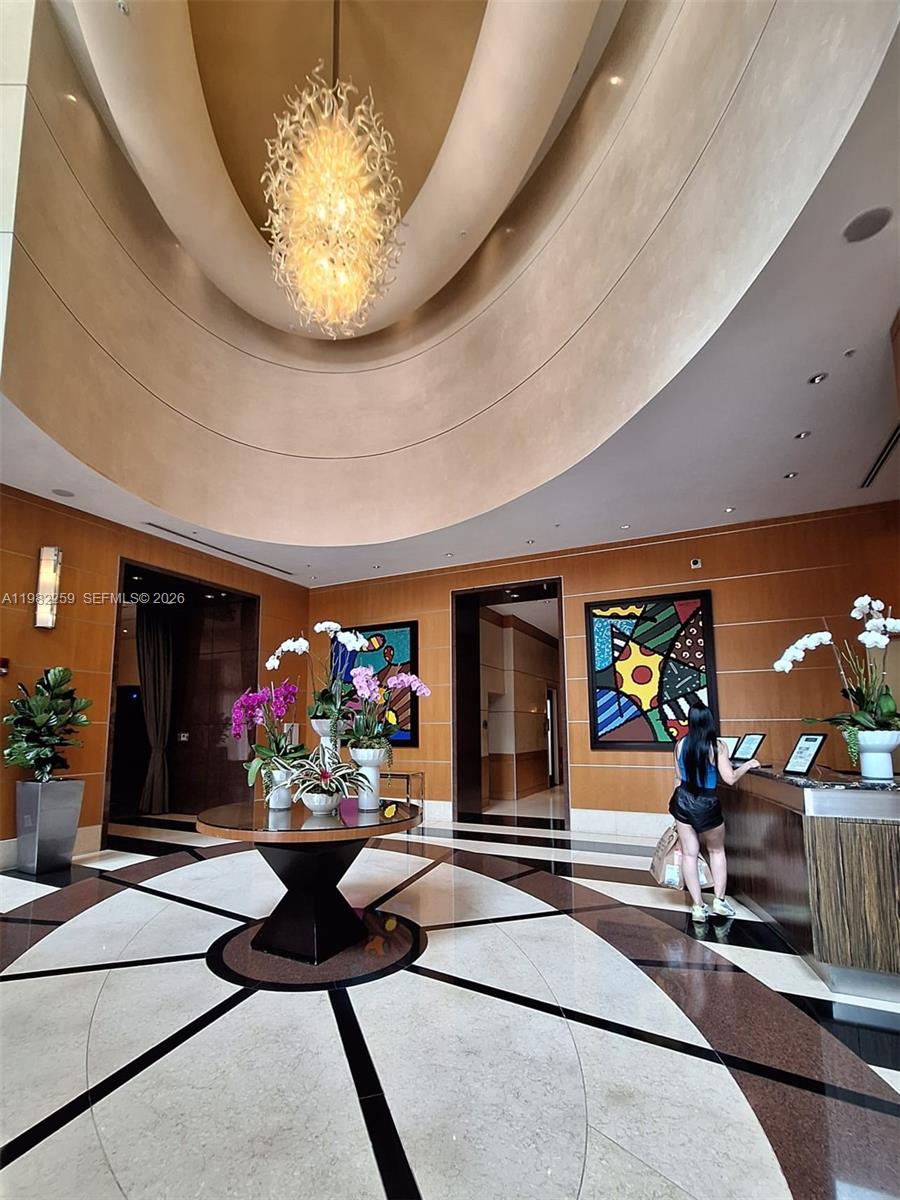 253 NE 2nd St #2606 Miami, FL 33132