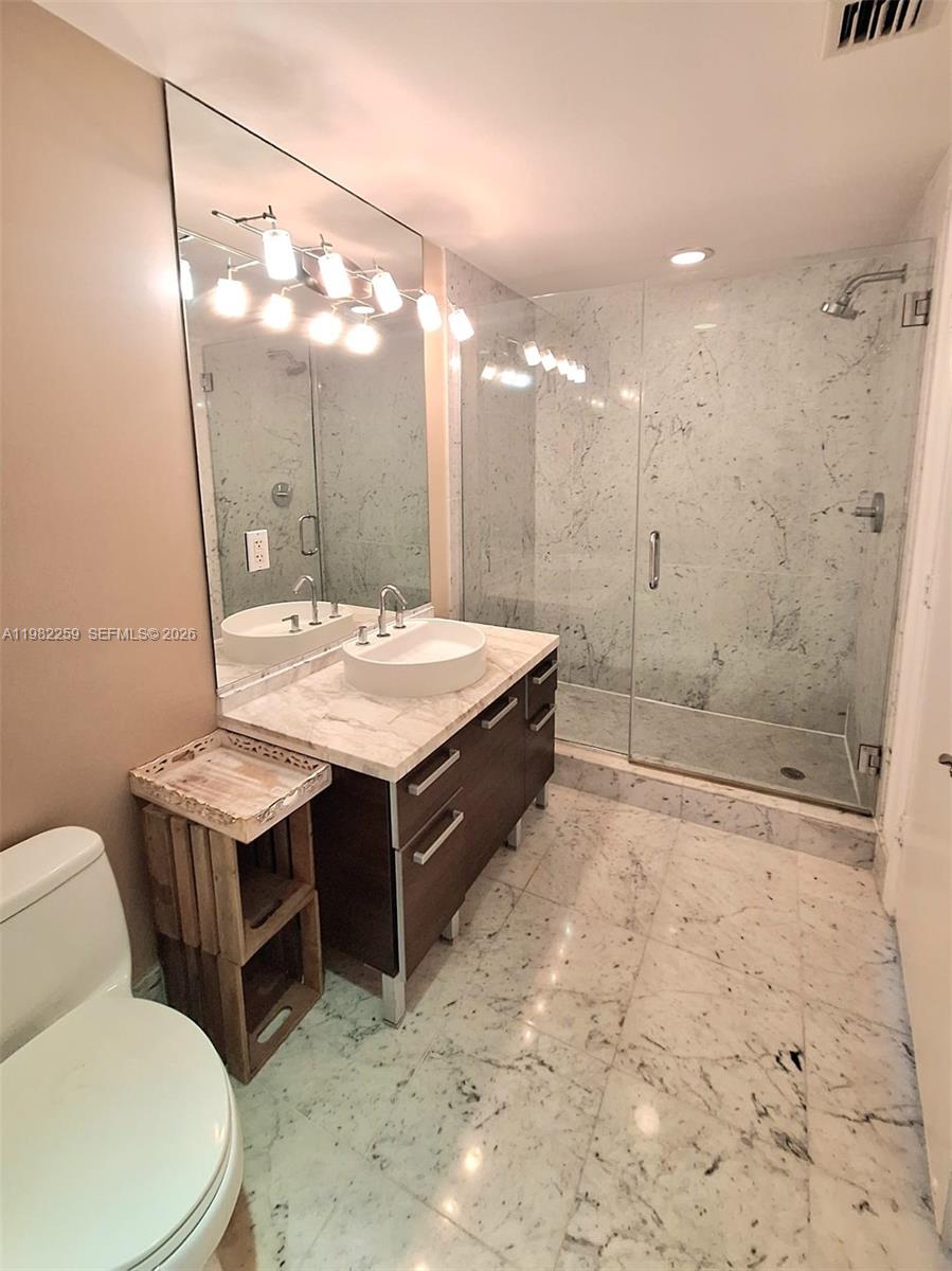 253 NE 2nd St #2606 Miami, FL 33132