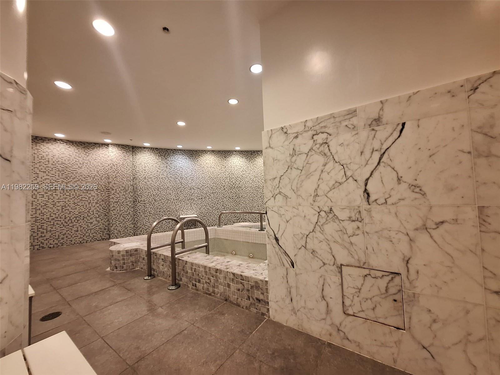 253 NE 2nd St #2606 Miami, FL 33132