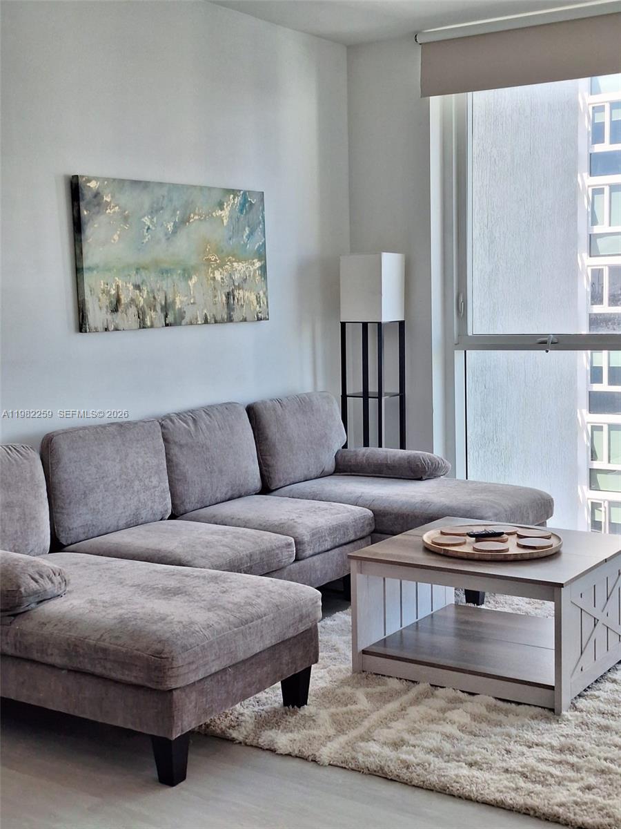 253 NE 2nd St #2606 Miami, FL 33132