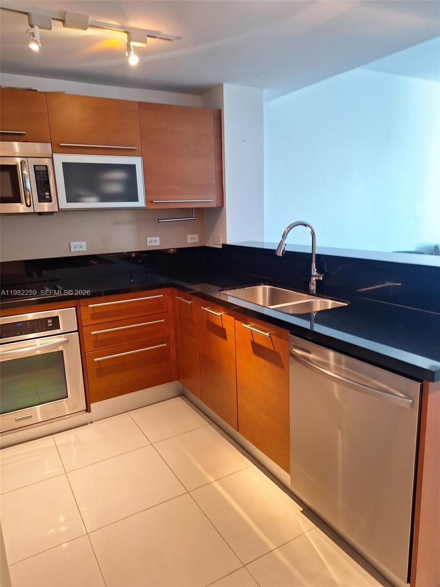 253 NE 2nd St #2606 Miami, FL 33132