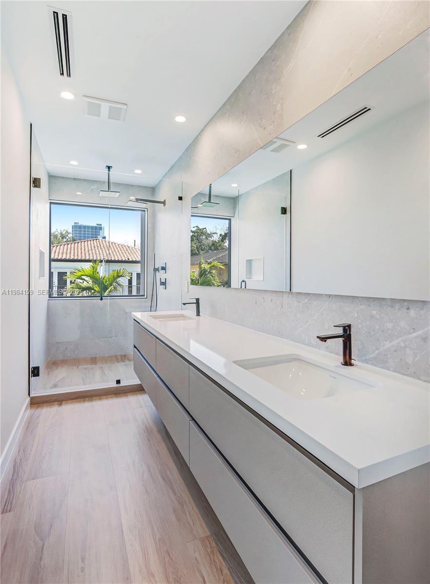 3086 Indiana St Miami, FL 33133