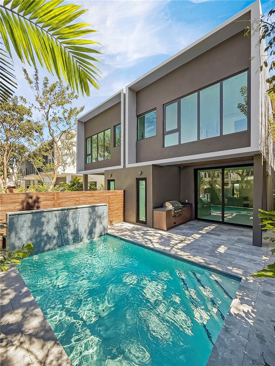 3086 Indiana St Miami, FL 33133