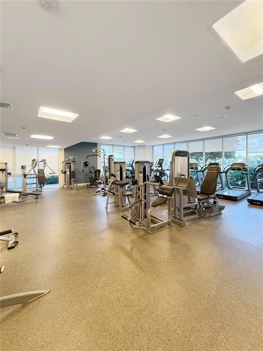 20281 E Country Clb Dr #2409 Aventura, FL 33180