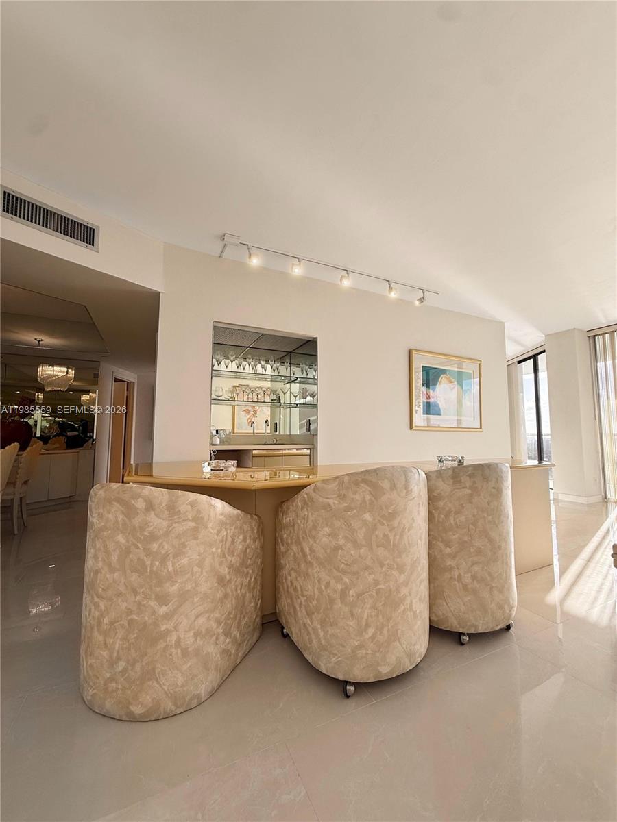 20281 E Country Clb Dr #2409 Aventura, FL 33180