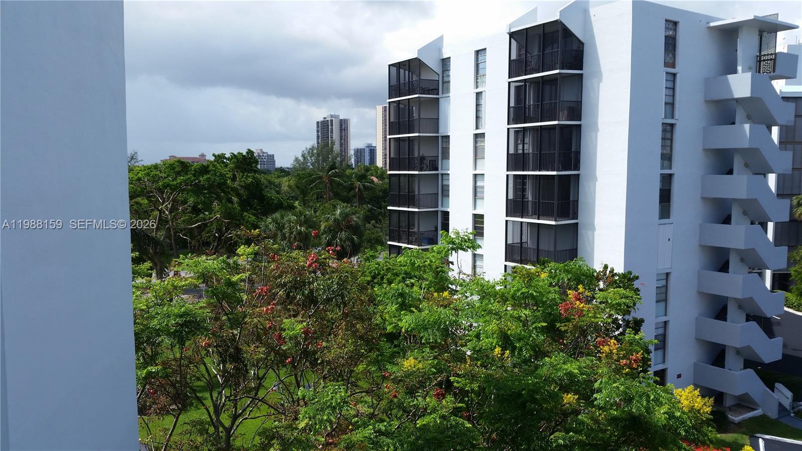 3475 N Country Clb Dr #202