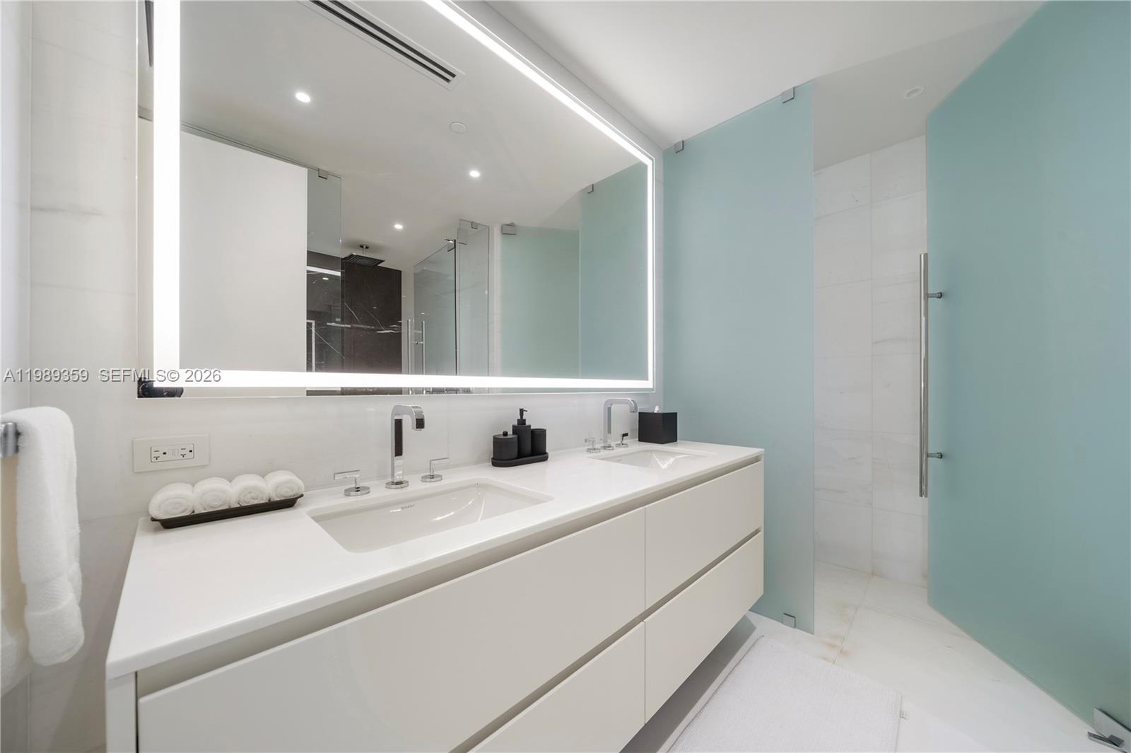 300 Biscayne Blvd Way #3005W Miami, FL 33131