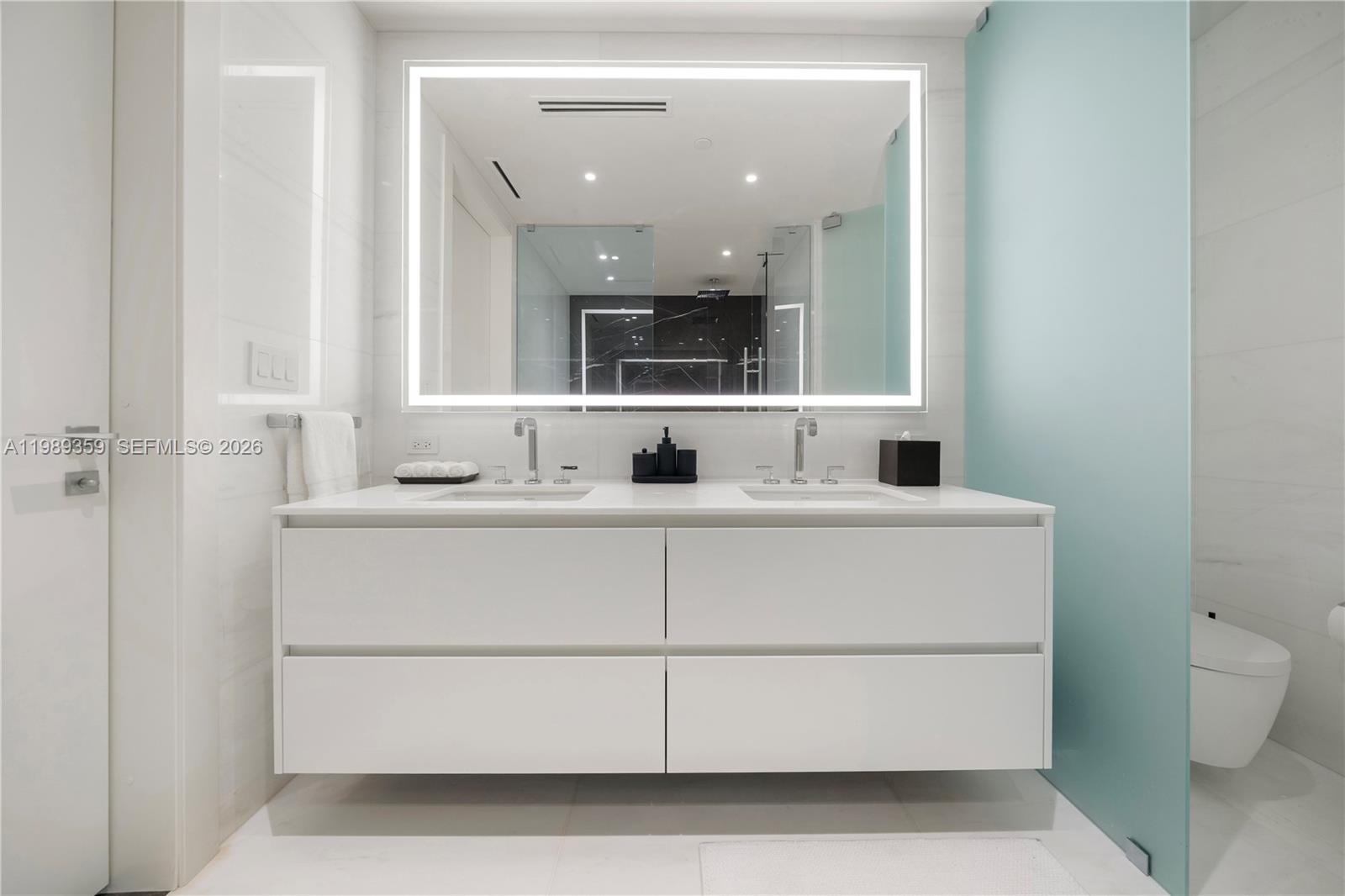 300 Biscayne Blvd Way #3005W Miami, FL 33131