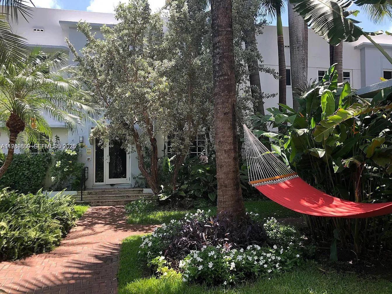 727 14th Pl #1 Miami Beach, FL 33139