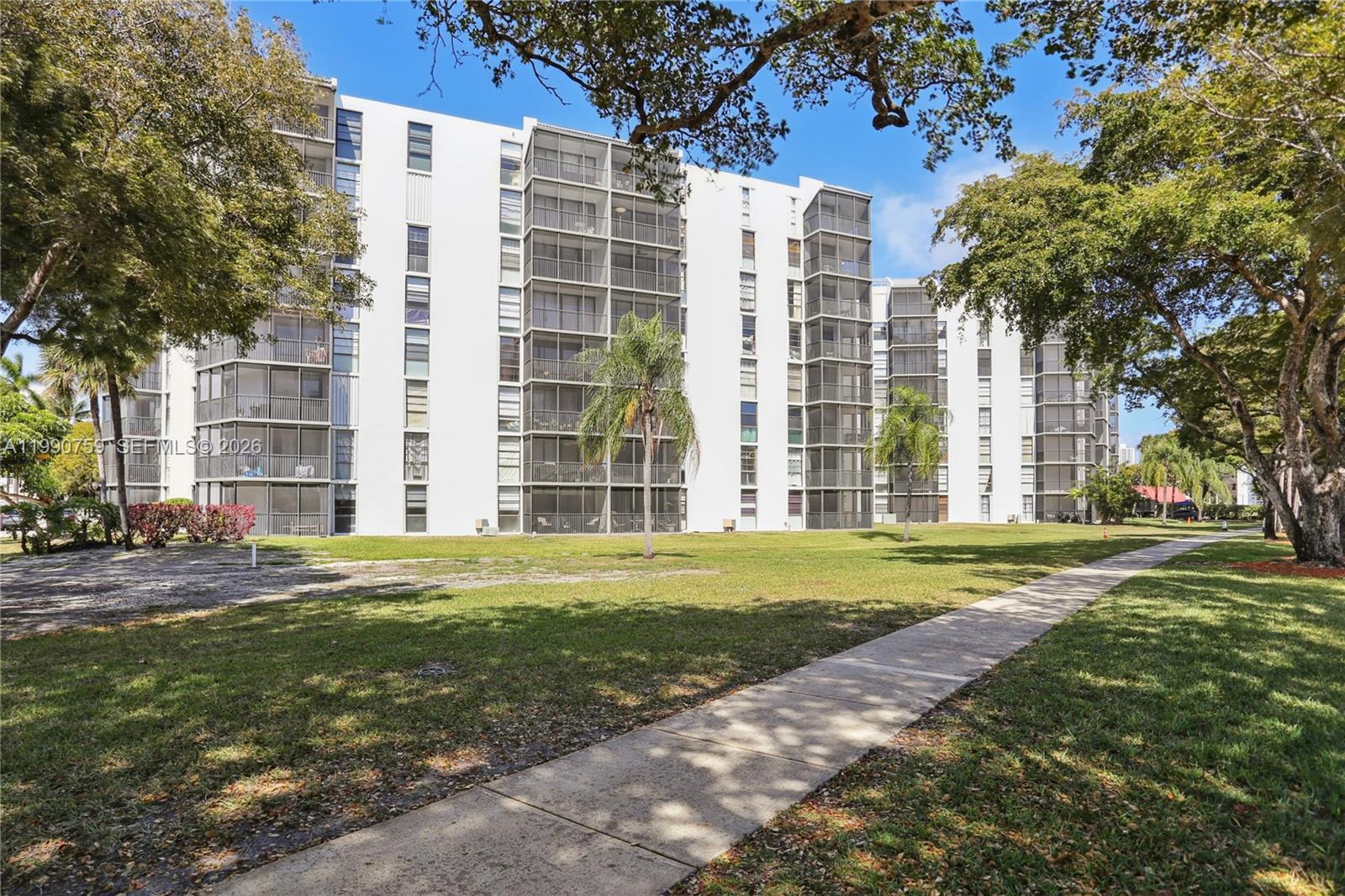 3101 N Country Clb Dr #102 Aventura, FL 33180