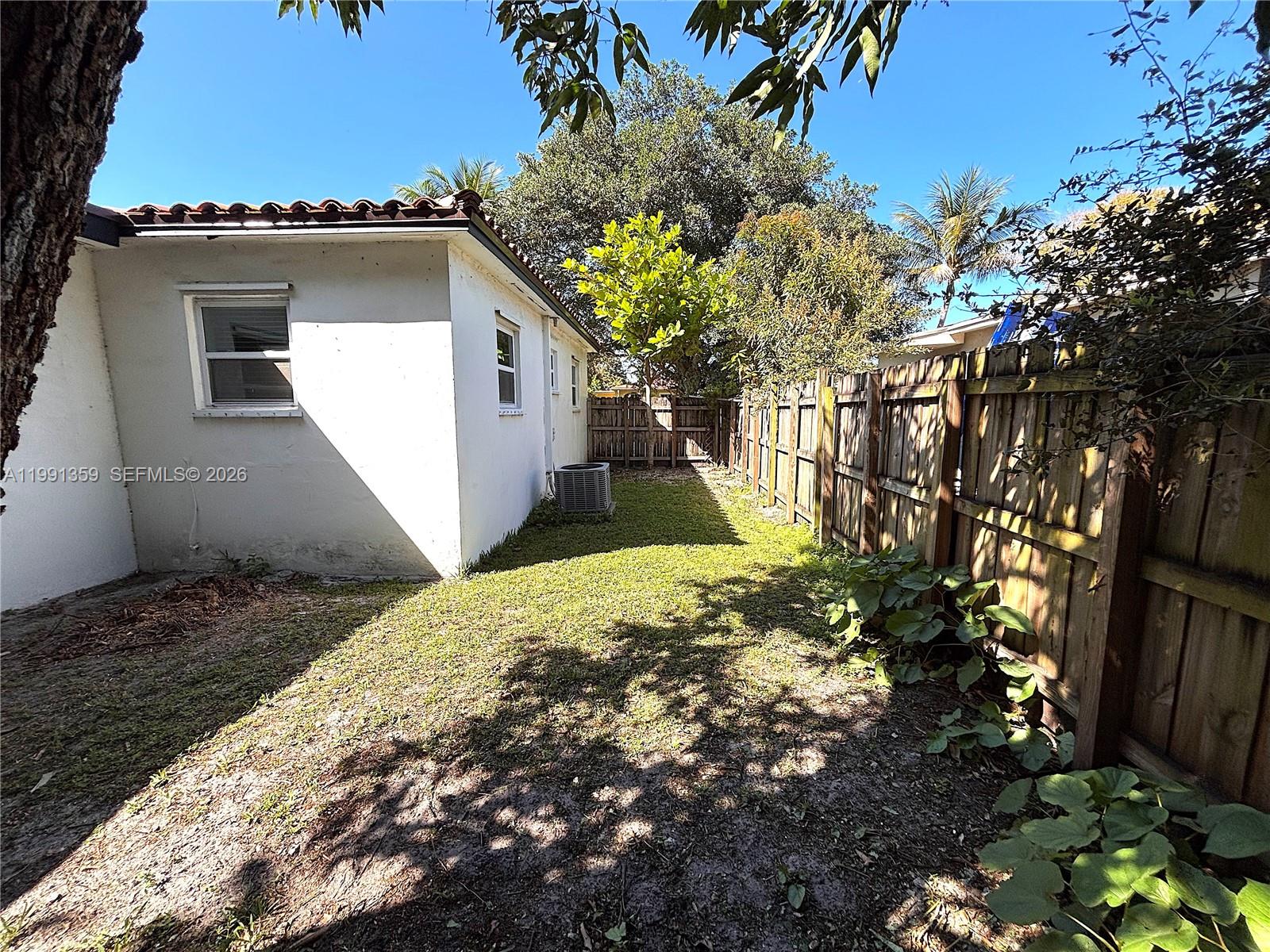 450 NE 155th Ter Miami, FL 33162