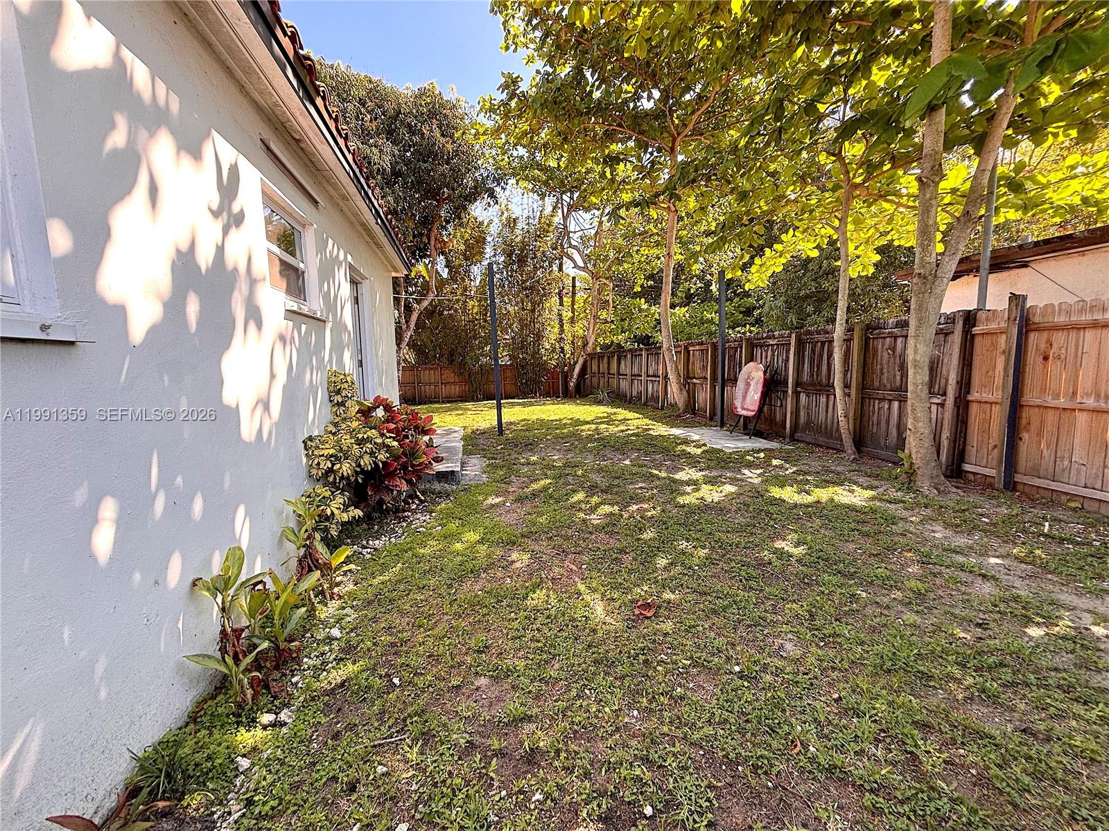 450 NE 155th Ter Miami, FL 33162