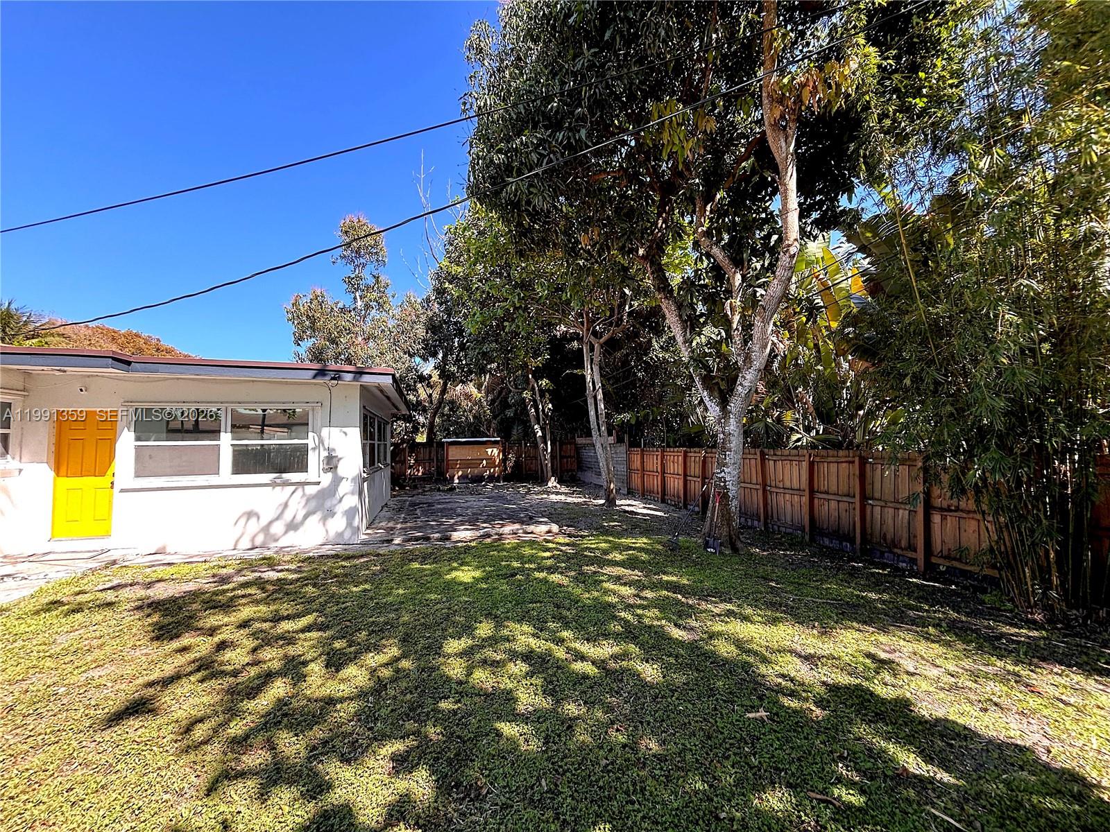 450 NE 155th Ter Miami, FL 33162