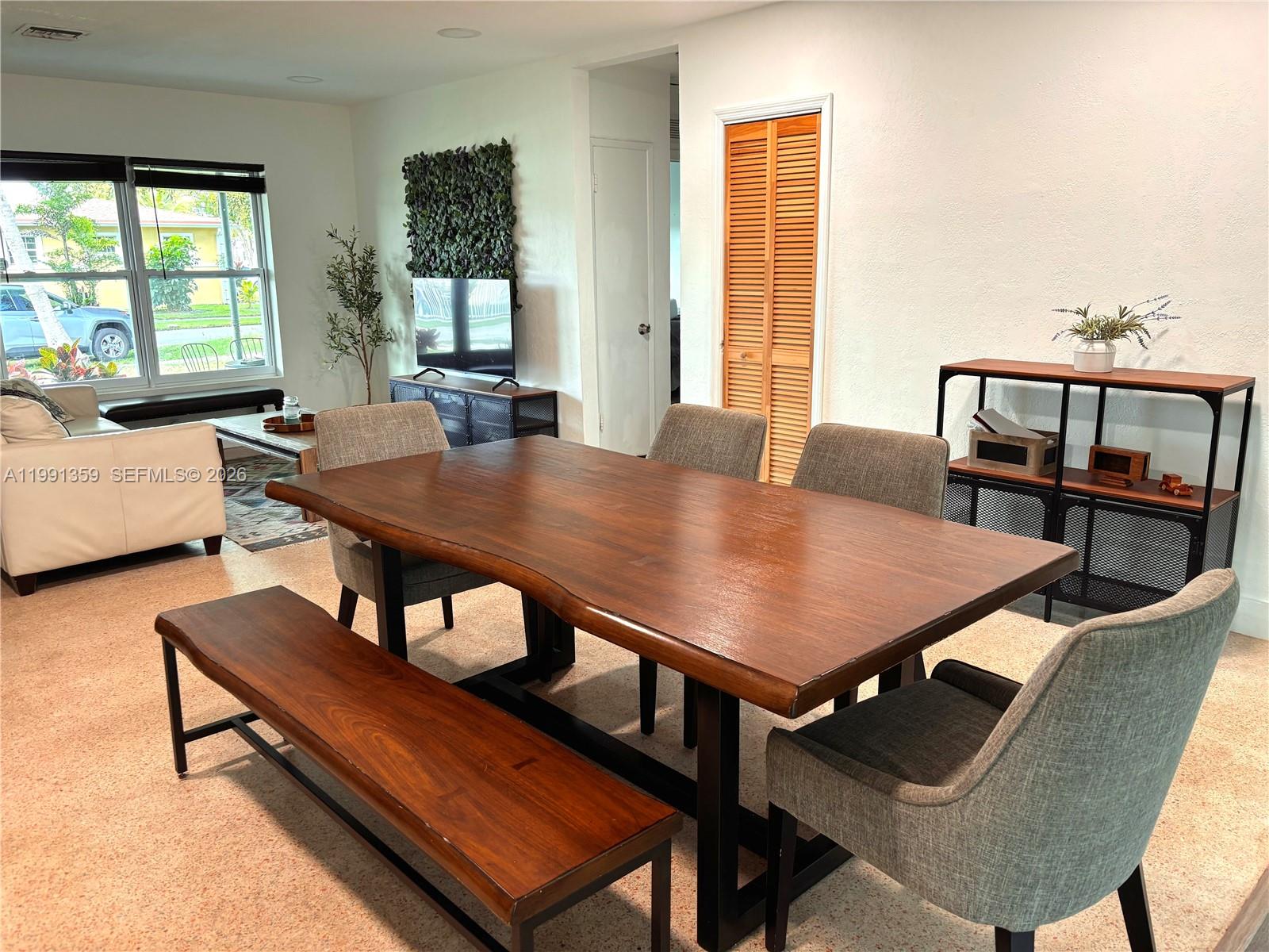 450 NE 155th Ter Miami, FL 33162