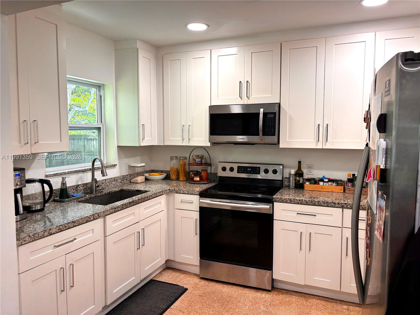 450 NE 155th Ter Miami, FL 33162