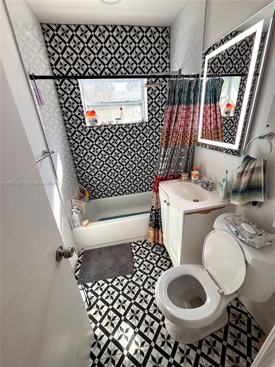 450 NE 155th Ter Miami, FL 33162