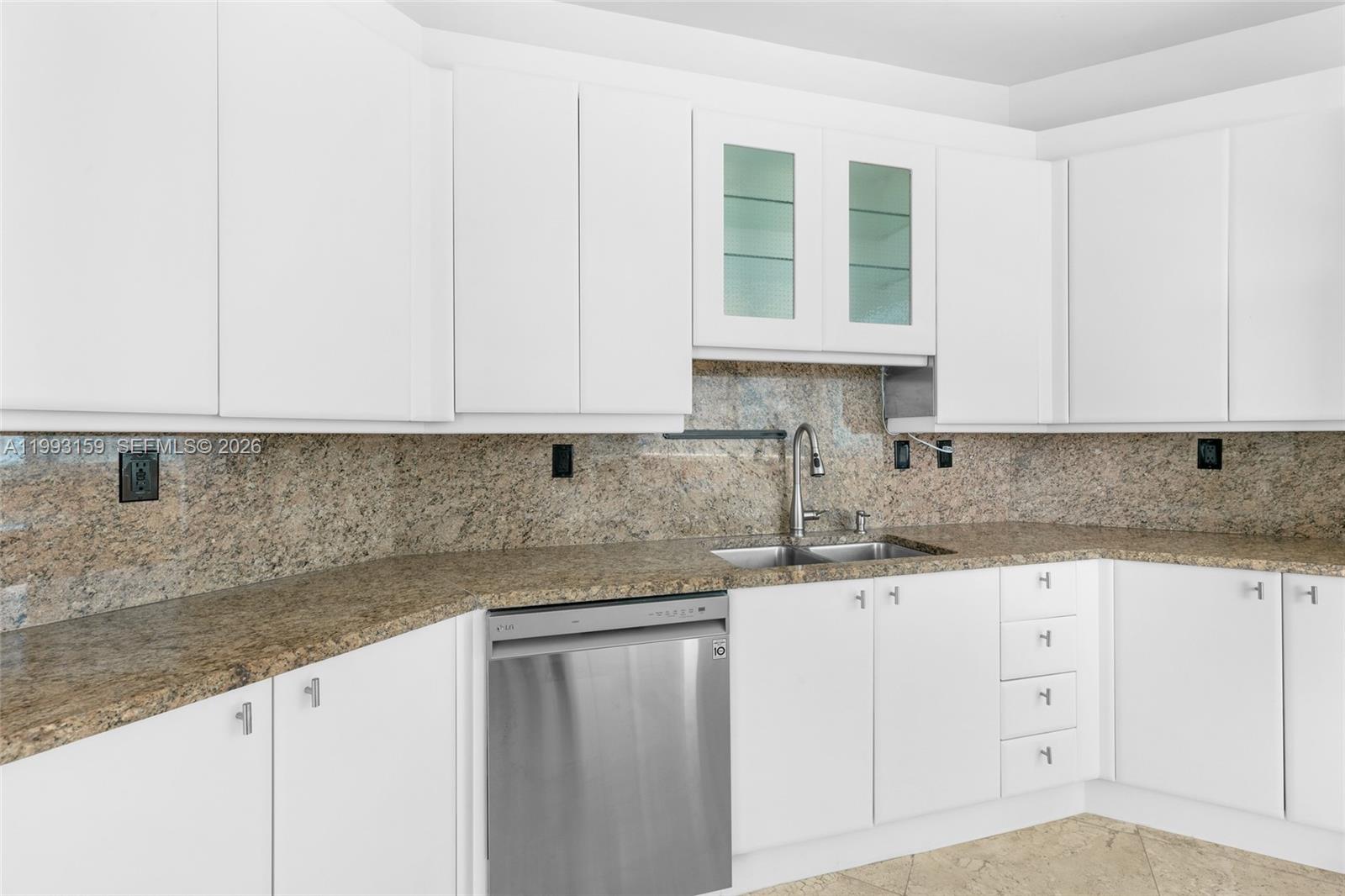 300 S Pointe Dr #801 Miami Beach, FL 33139