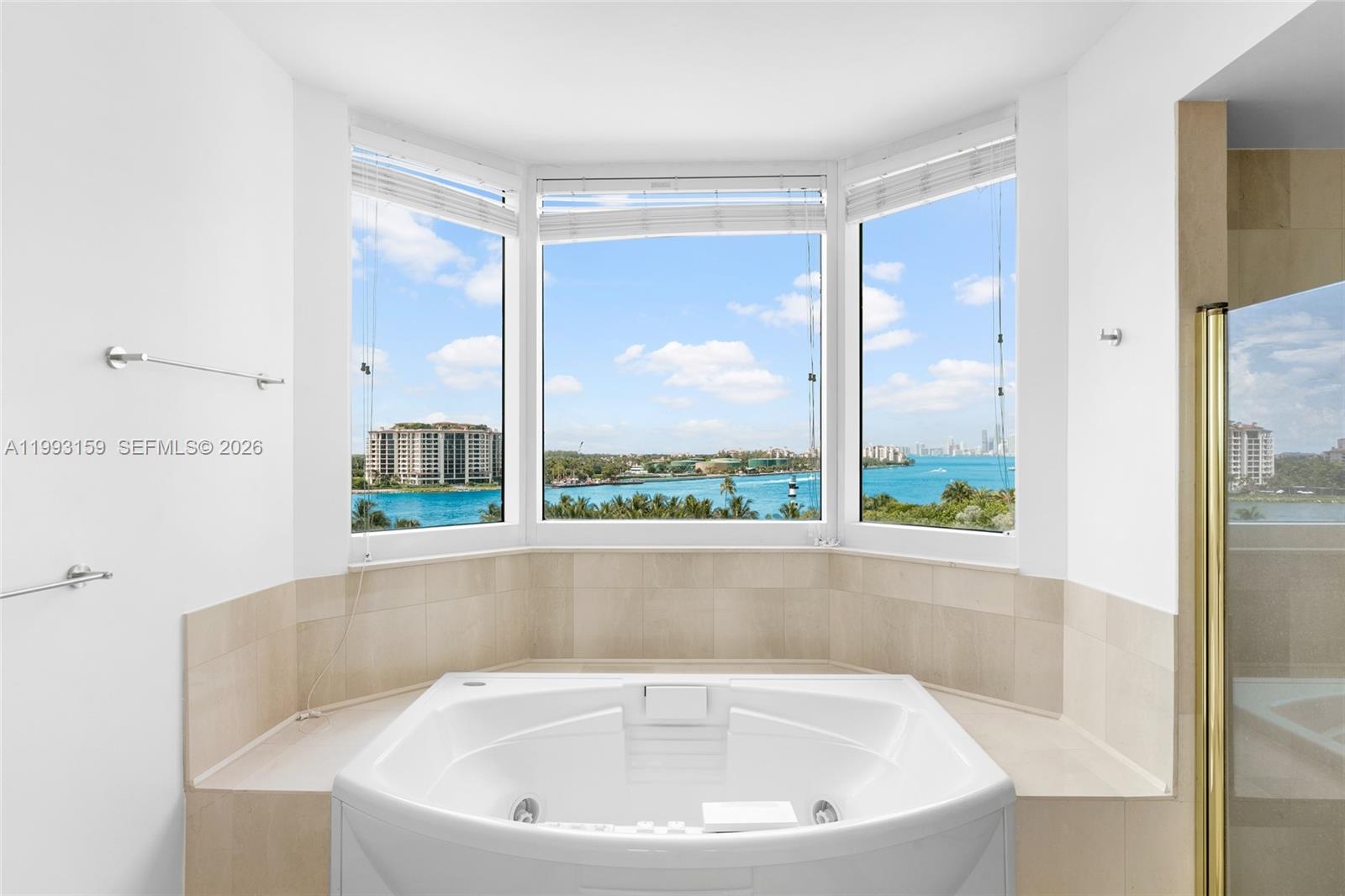 300 S Pointe Dr #801 Miami Beach, FL 33139
