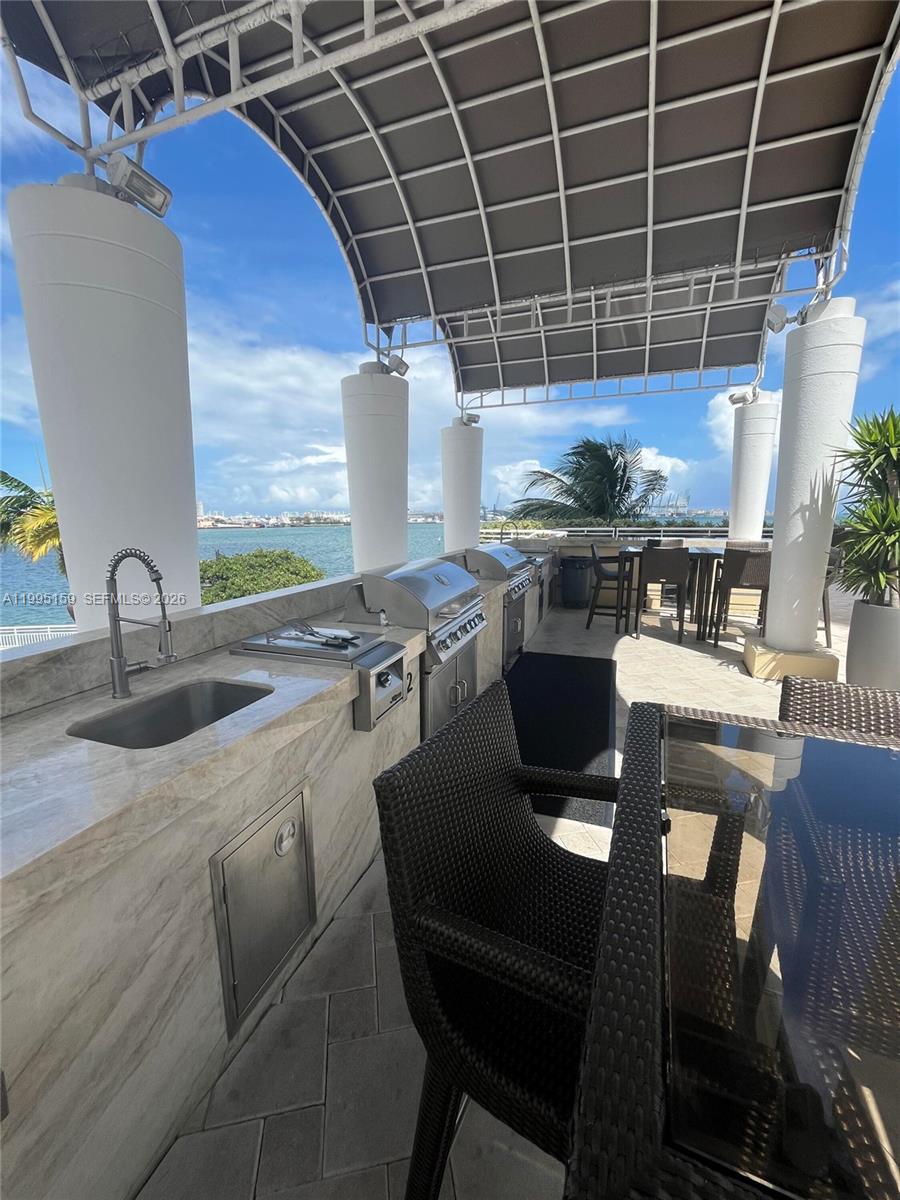 808 Brickell Key Dr #2002 Miami, FL 33131