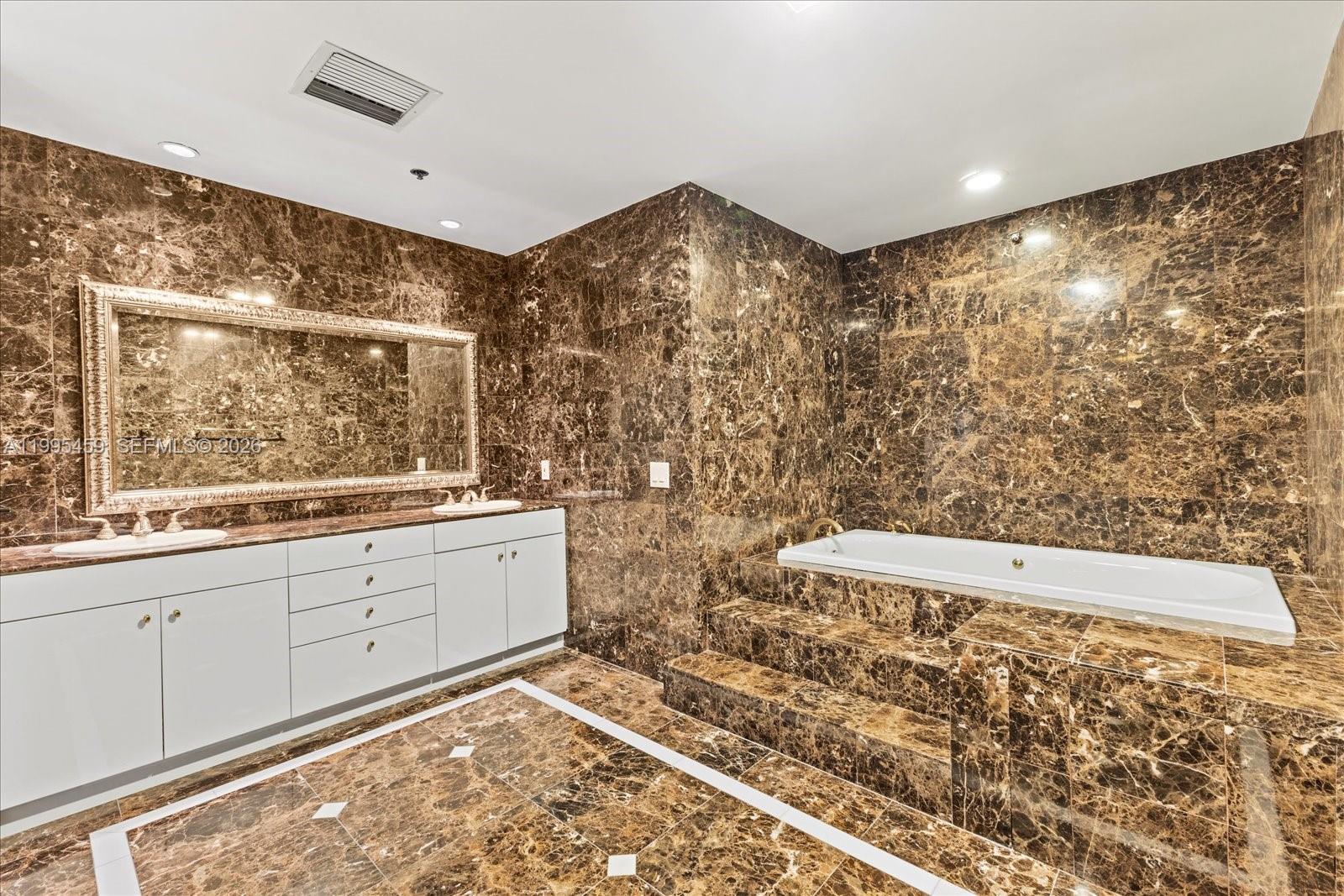 2134 Fisher Is Dr #2134 Miami Beach, FL 33109