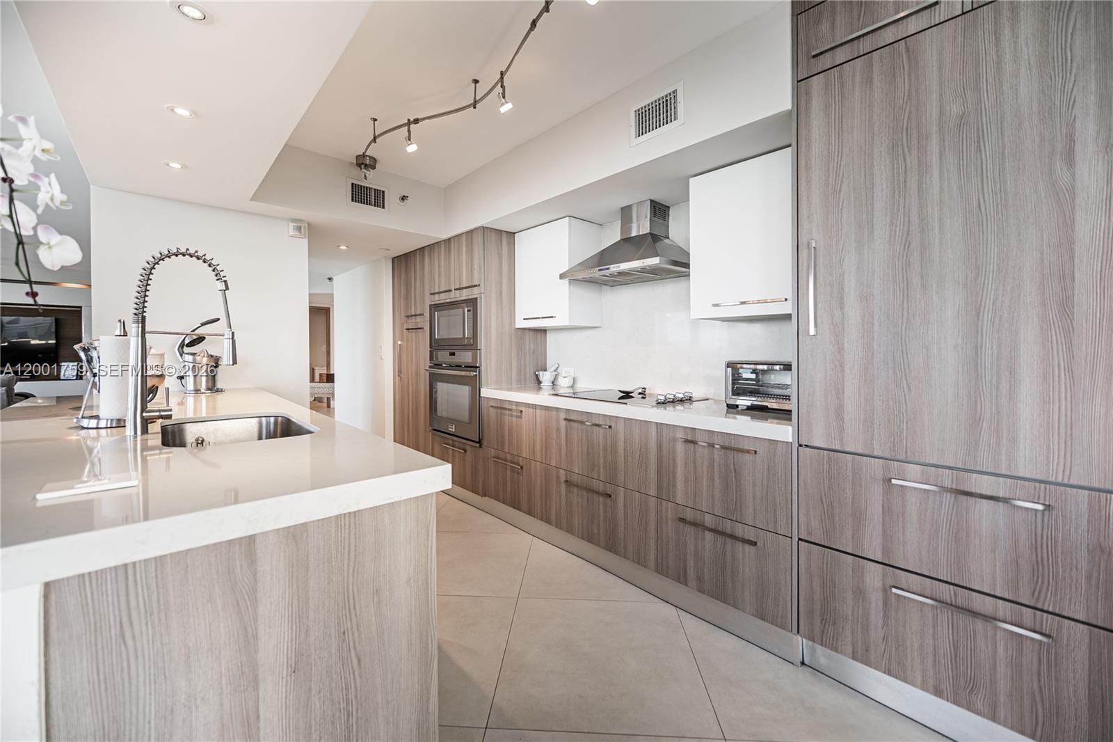 16485 Collins Ave #536 Sunny Isles Beach, FL 33160