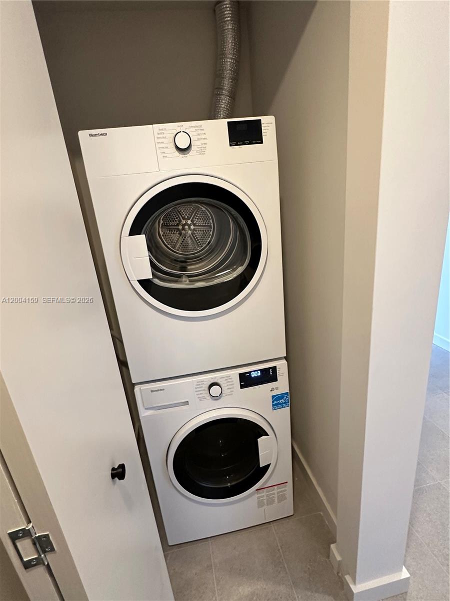 121 NE 5th #2712 Miami, FL 33132