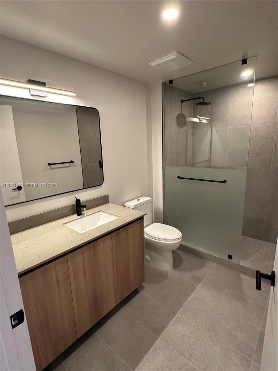 121 NE 5th #2712 Miami, FL 33132