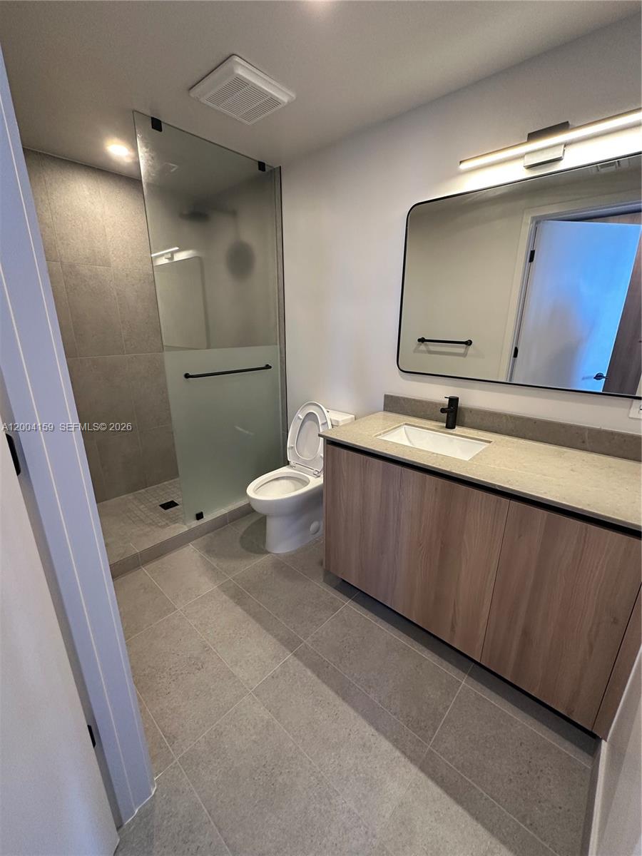 121 NE 5th #2712 Miami, FL 33132