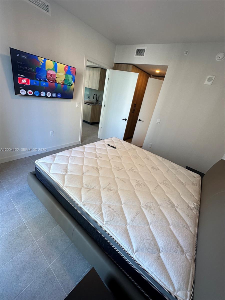 121 NE 5th #2712 Miami, FL 33132